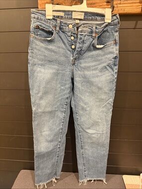 Universal Thread Light Blue Cropped Button-Fly Jeans